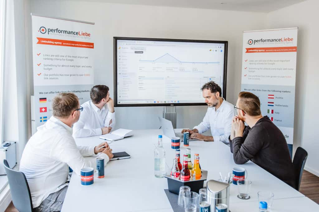 Who Conducts a Keyword Analysis?