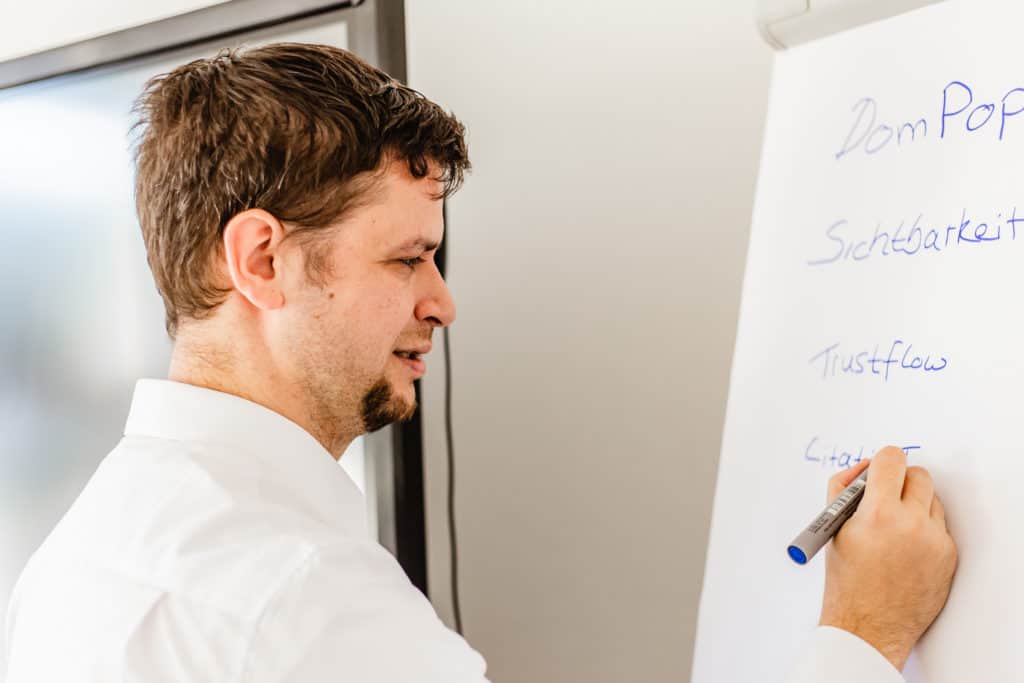 Who Conducts a Keyword Analysis?